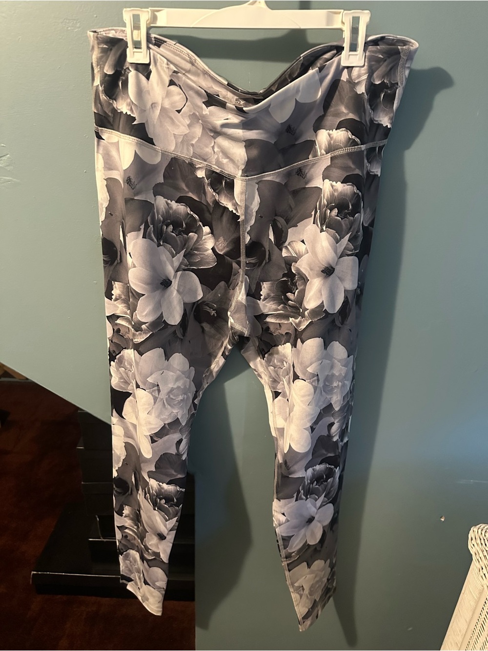 Women’s Floral Active Leggings in Black & White